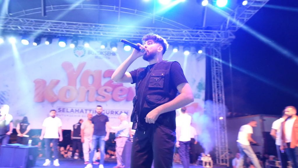 Malatya Büyükşehir Belediyesi, YKS Sonrası Gençlere Konser Düzenledi